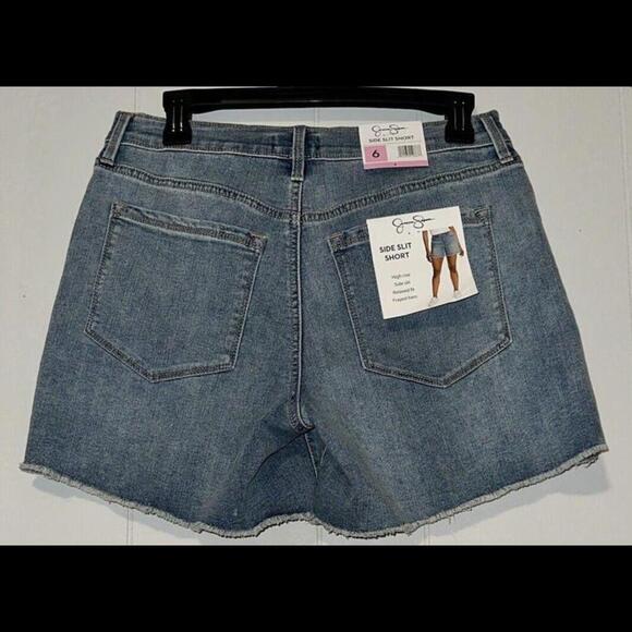 NWT Jessica Simpson Side Slit Short High Rise Frayed‎ Hem Size 6 Relaxed Fit - Picture 2 of 6